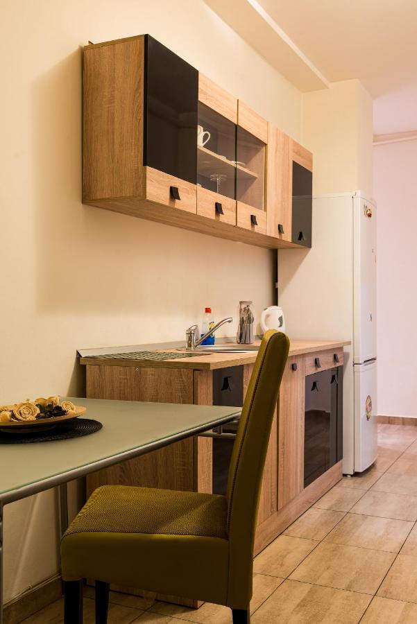 בוקרשט Romana Square Apartment Near Old Town - Ultracentral Location מראה חיצוני תמונה